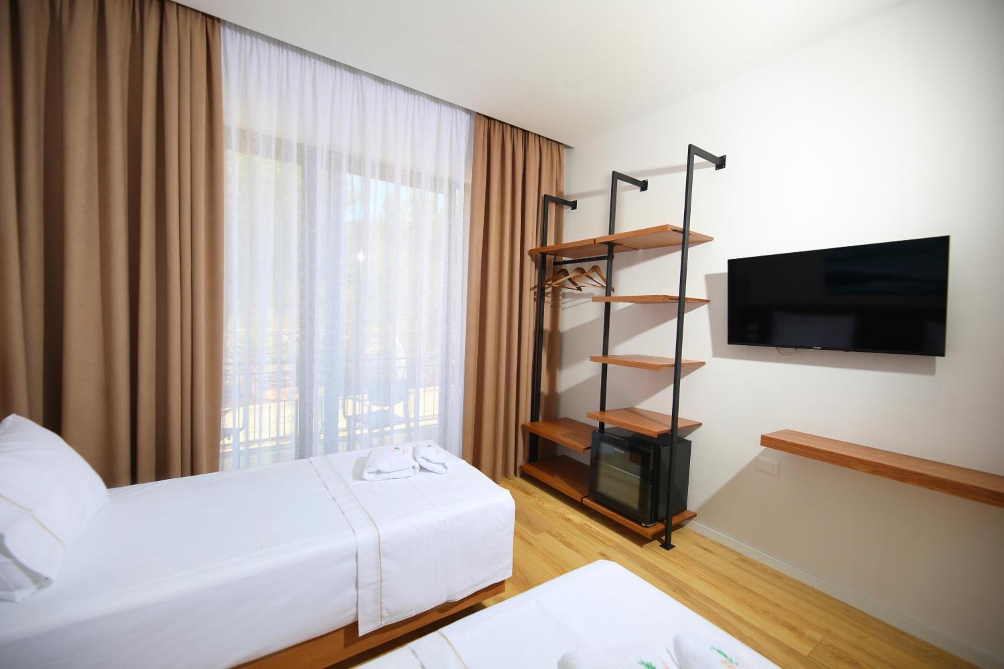 Hotel Mezzanine Bay Himarë Exterior foto